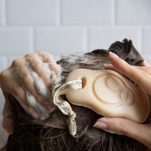 Kietasis plaukų šampūnas | FOAMIE (su kokosų aliejumi; normaliems plaukams)